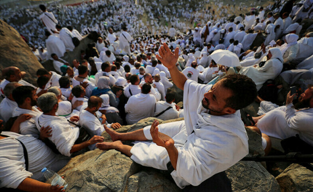 Pilgrims from All Over the World Pray on Mount Arafat in Haj Climax